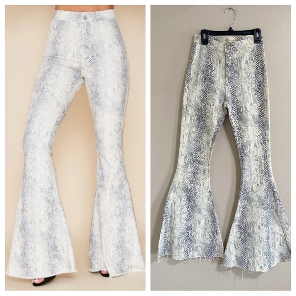 Altar’d State White Snakeskin Print Bellbottom Pant Size XS - Picture 1 of 7